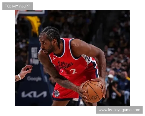 伦纳德弧顶急停命中，快船在关键时刻稳住心态